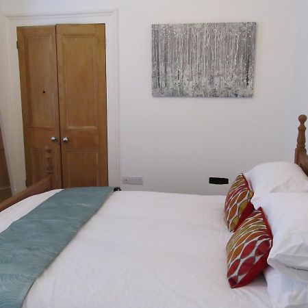 The Beatnik, Victorian Townhouse Apartment With Parking プリマス エクステリア 写真