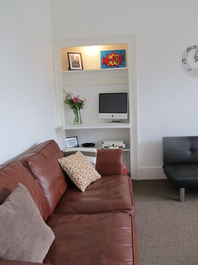 The Beatnik, Victorian Townhouse Apartment With Parking プリマス エクステリア 写真
